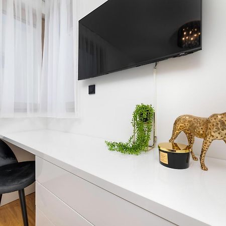 Villa Njivice Apartman Marina Eksteriør billede