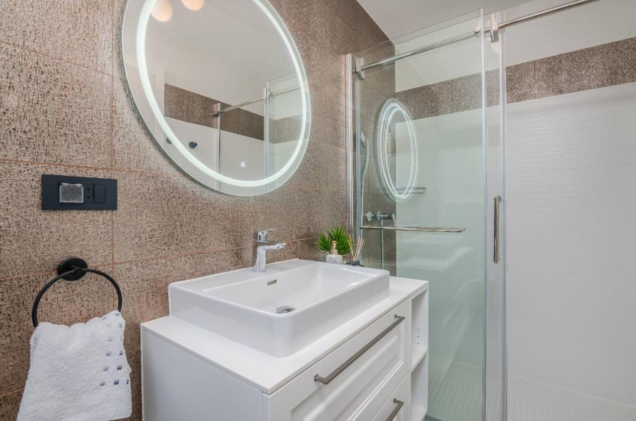 Villa Njivice Apartman Marina Eksteriør billede