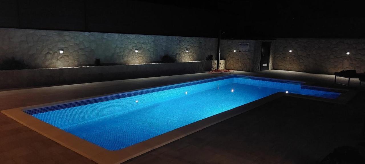 Villa Njivice Apartman Marina Eksteriør billede