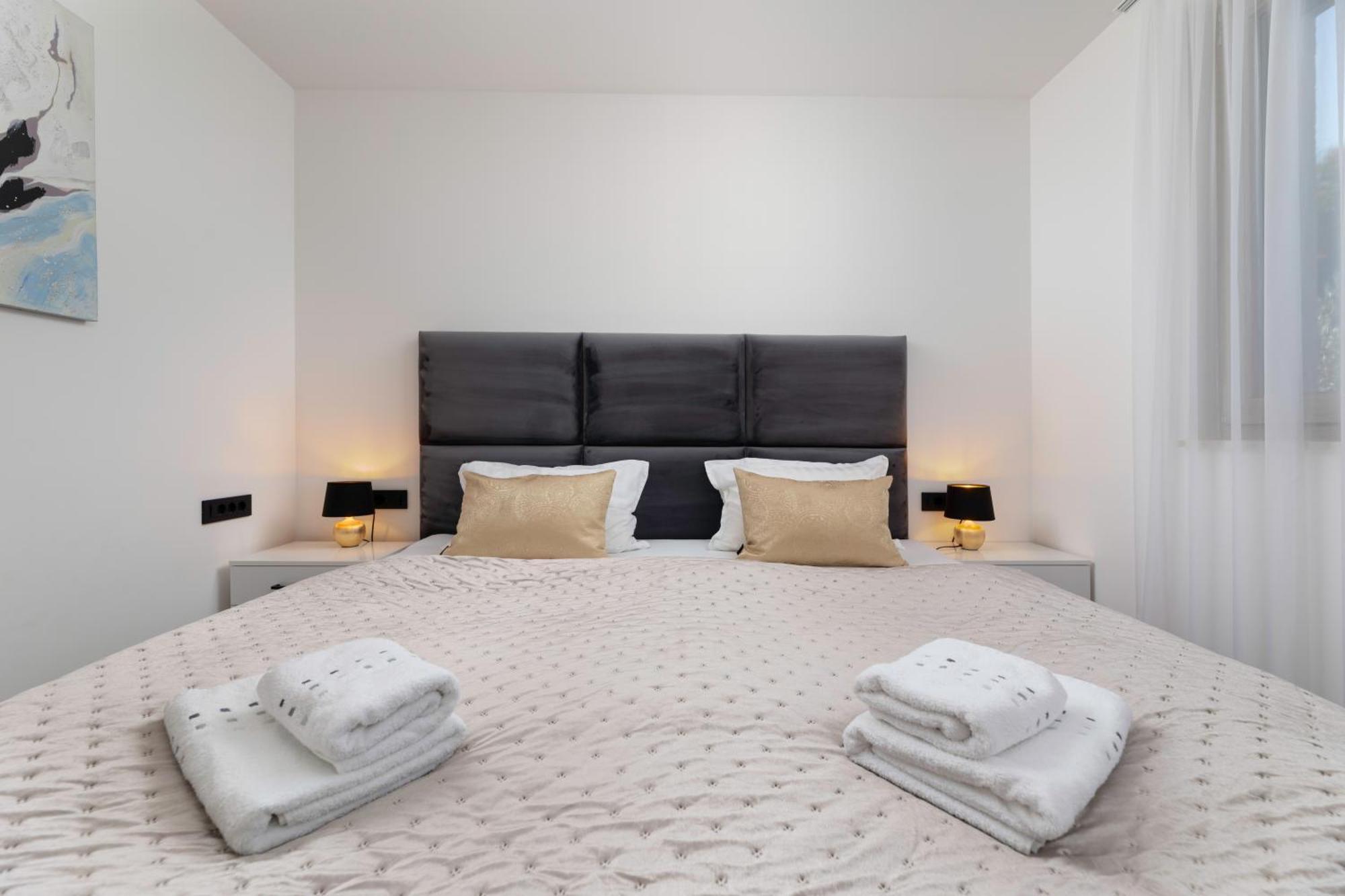 Villa Njivice Apartman Marina Eksteriør billede